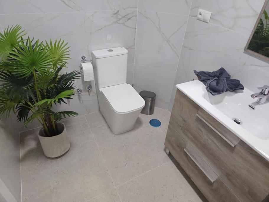 Tao City Center Apartment With Fee Wifi And Air Con By Namaste Elite Torremolinos Exterior photo