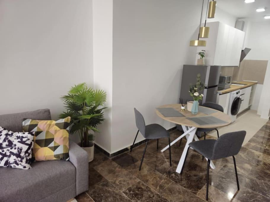 Tao City Center Apartment With Fee Wifi And Air Con By Namaste Elite Torremolinos Exterior photo